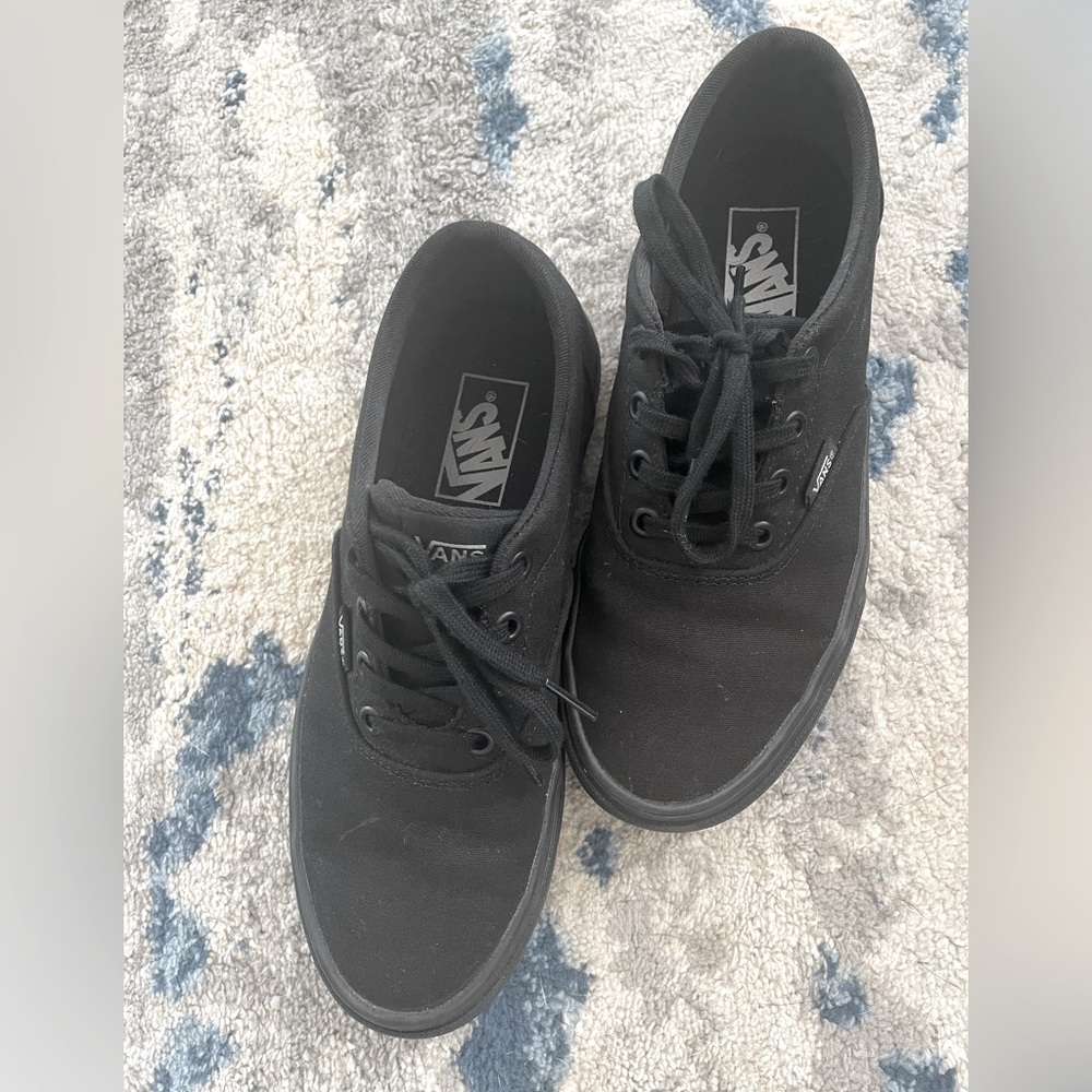 Unisex Black Low Top Vans W 7.5